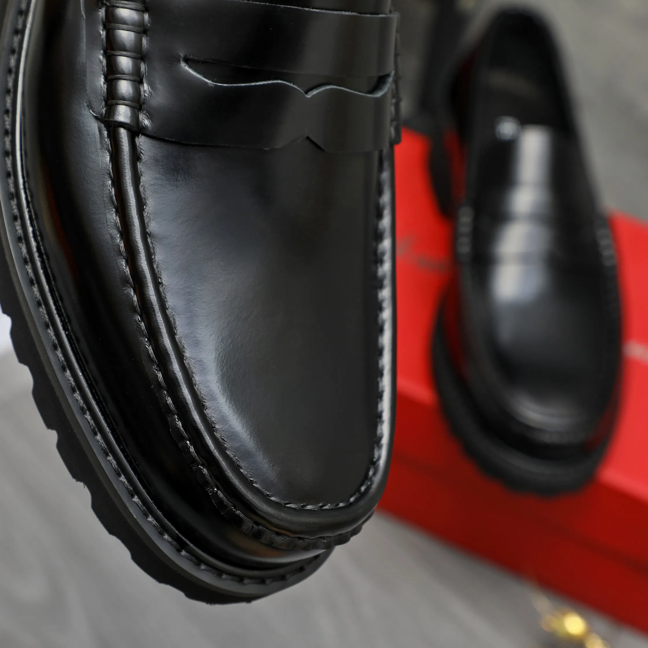 Men's shoes 💰442 Product trademark: Ferragamo "Ferragamo" business formal leather shoes Regular size: 38-46 (45.46 custom-made and non-returnable) Product materials: Selected pearlescent cowhide upper, cowhide lining, non-slip rubber outsole